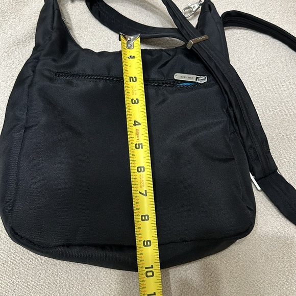 🛍️TRAVELON Black cross body bag with lots pockets and adjustable strap. - Picture 9 of 9